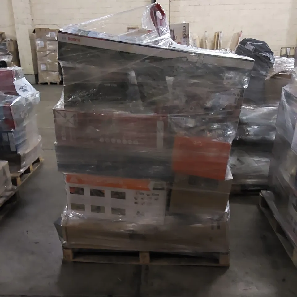PALLET OF APPROXIMATELY 15 ELECTRONIC AND HOUSEHOLD ITEMS TO INCLUDE 