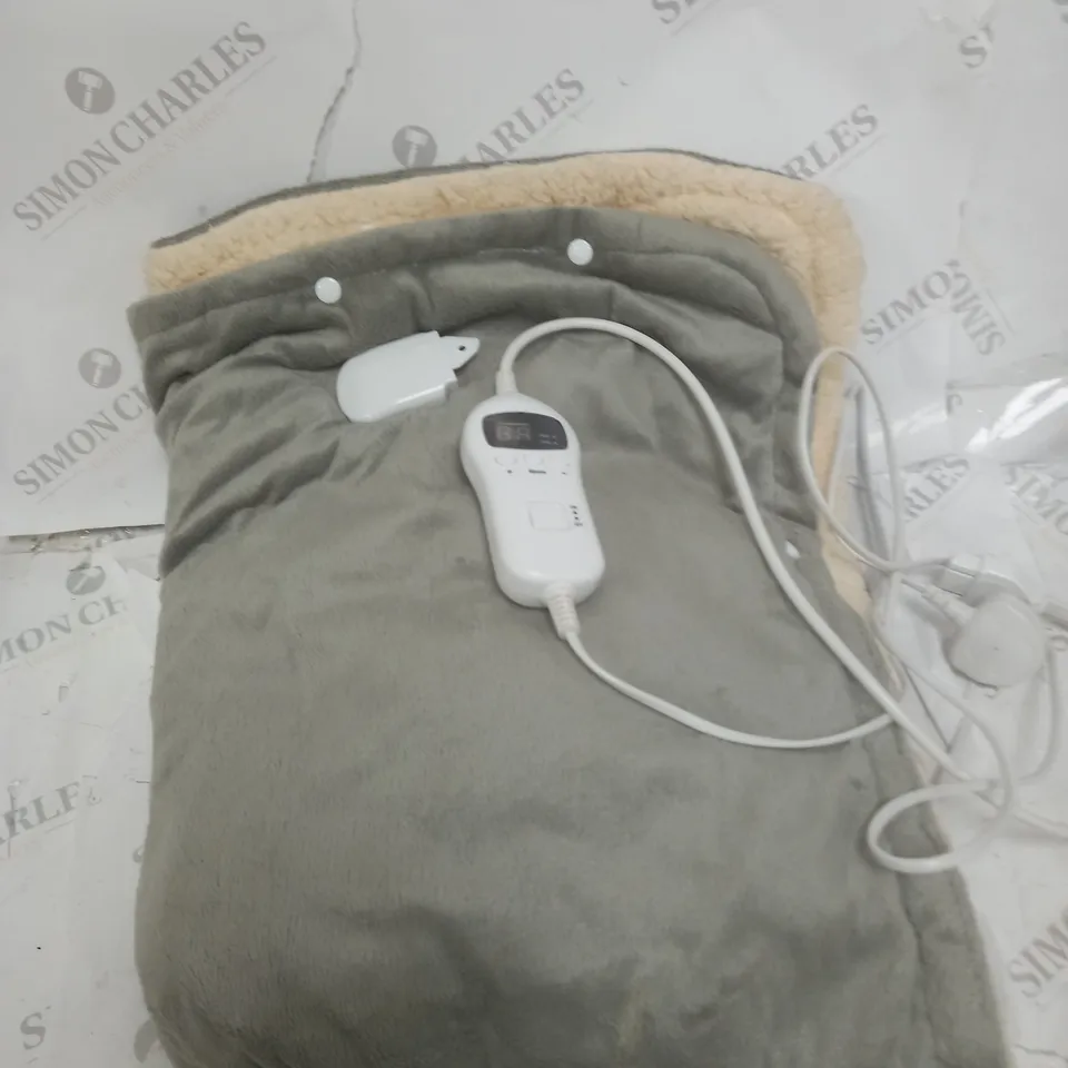 BOXED SUPER POLAR FLEECE HEATED WRAP IN GREY