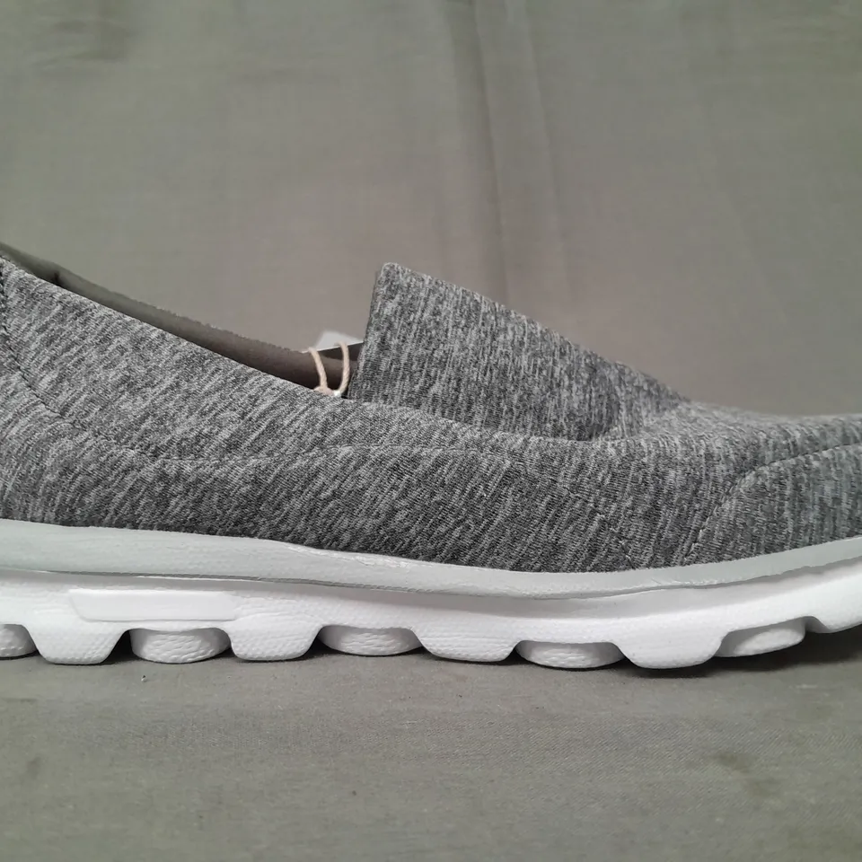 PAIR OF MOUNTAIN WAREHOUSE SLIP-ON SHOES IN GREY UK SIZE 6