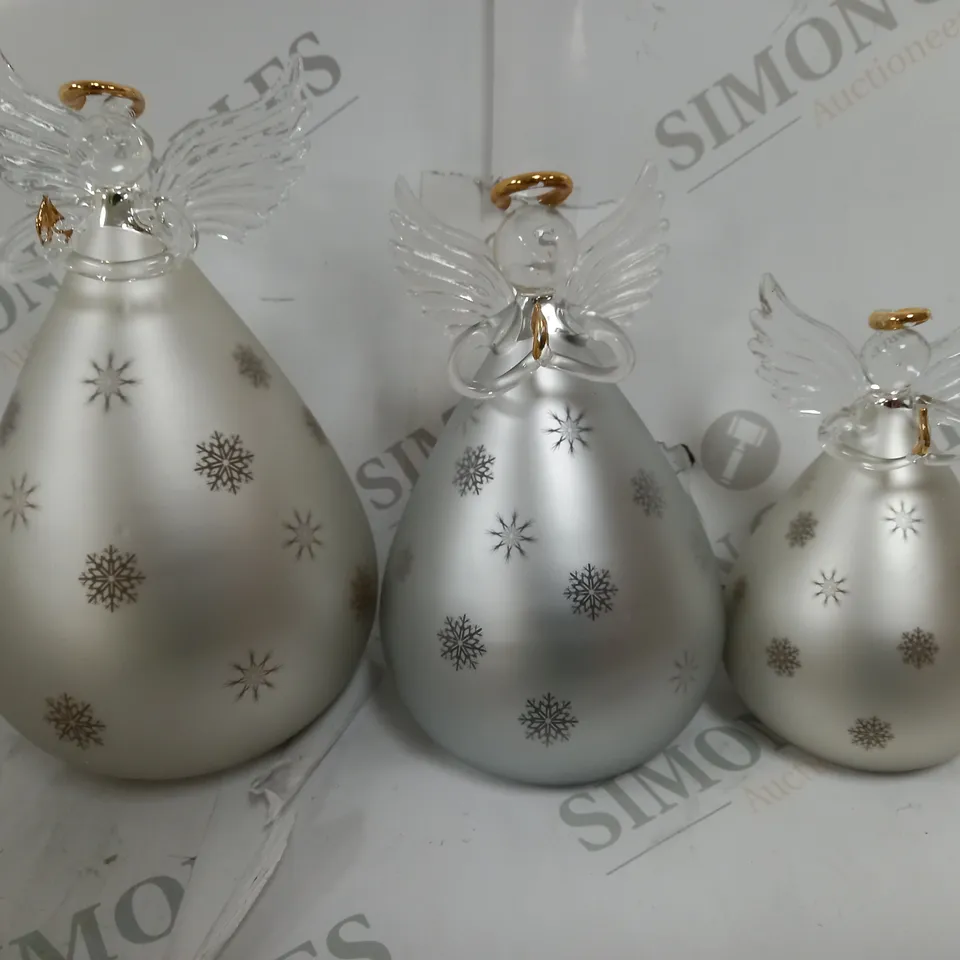 BOXED JM BY JULIEN MACDONALD SET OF 3 PRE-LIT GLASS ANGELS