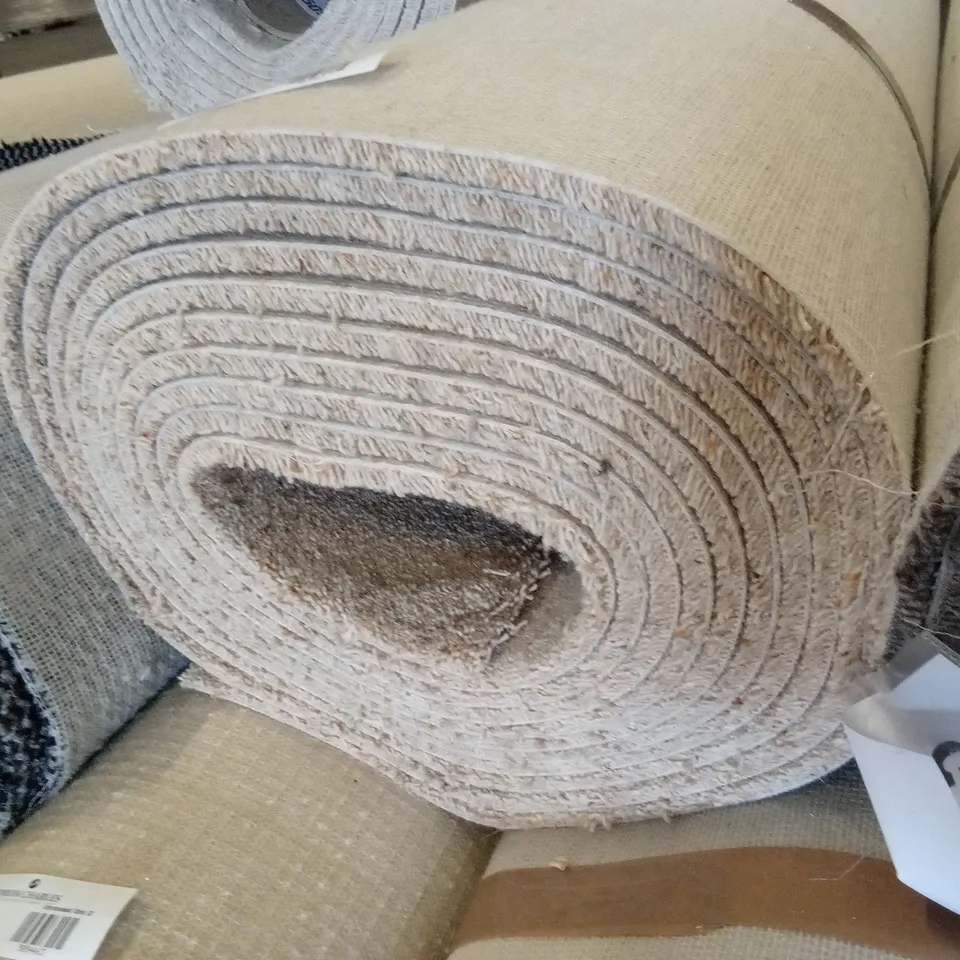 ROLL OF QUALITY ORION MAJOR CANIS CARPET // APPROX SIZE: 8.03 x 5m