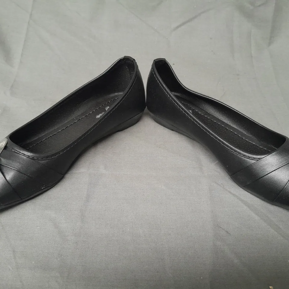 BOXED PAIR OF SOFIA PEEP TOE SLIP-ON SHOES IN BLACK EU SIZE 37