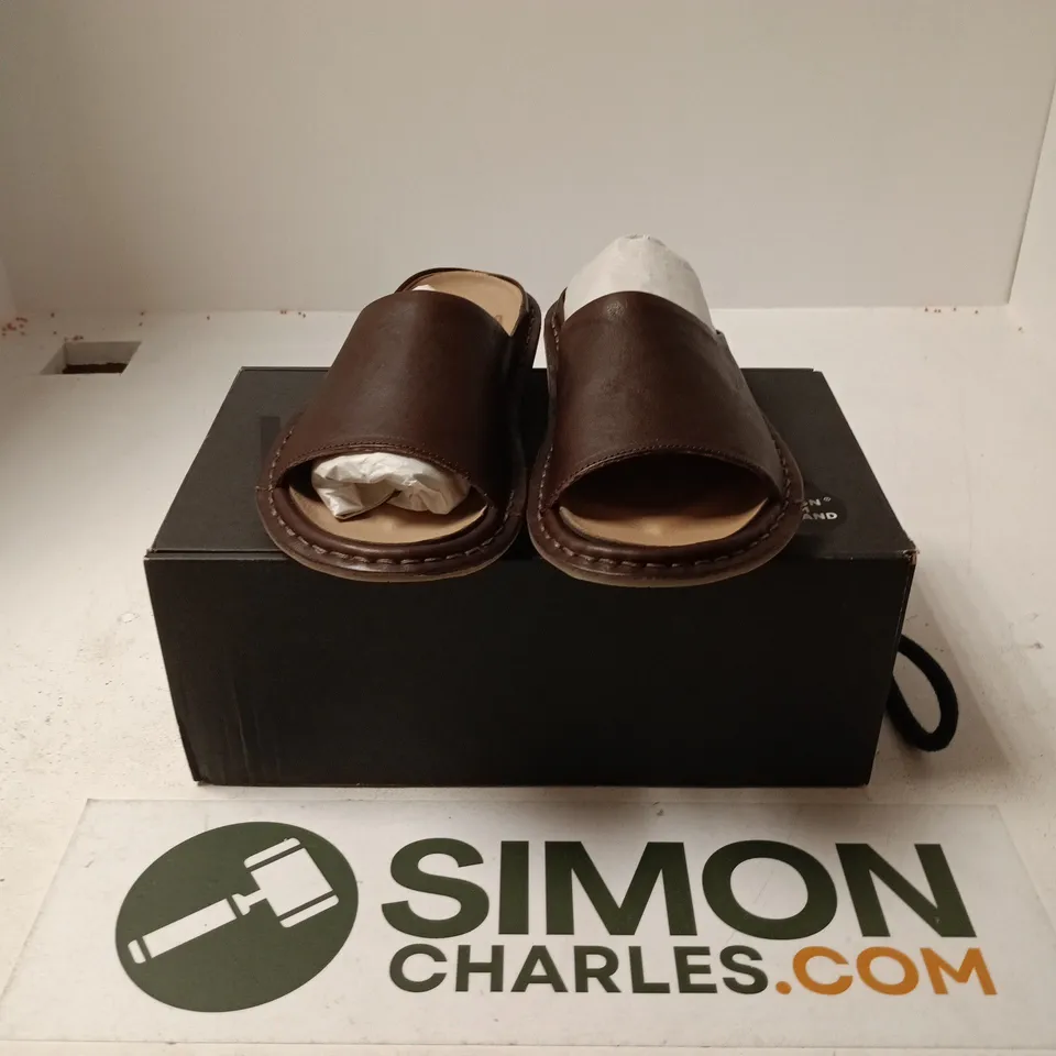 BOXED PAIR OF VIBA LEATHER SLIDES IN COCA BROWN - SIZE 40