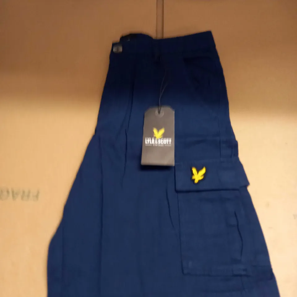 LYLE AND SCOTT CARGO SHORTS SIZE W30