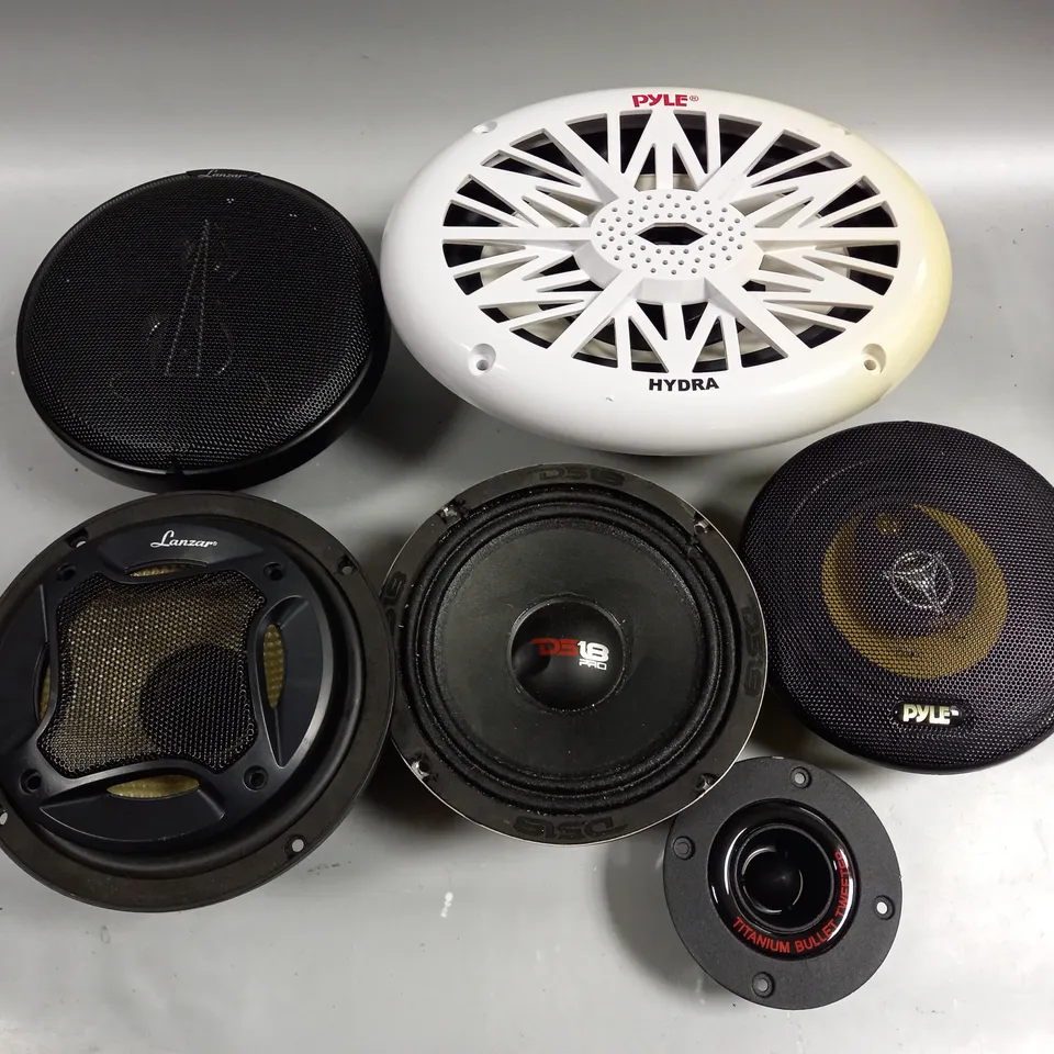 LOT OF 7 ASSORTED UNBOXED SPEAKERS TO INCLUDE LANZAR AND PYLE