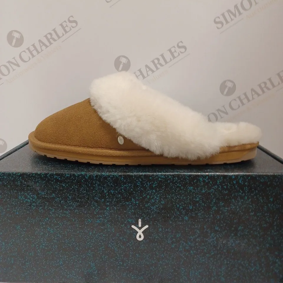 BOXED EMU AUSTRALIA SLIPPERS, CHESTNUT - SIZE 7