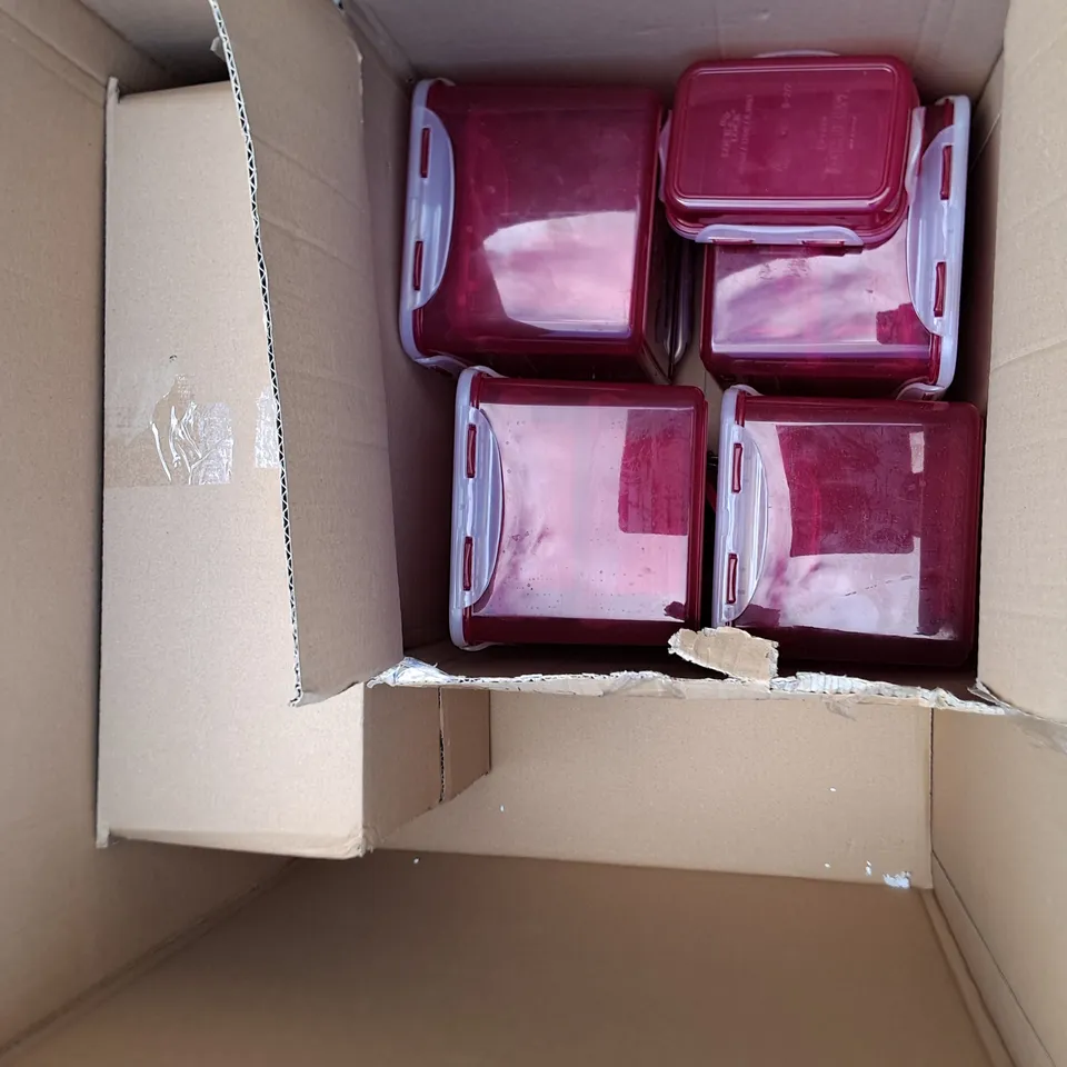 LOT OF 5 ASSORTED HOUSEHOLD ITEMS TO INCLUDE FOOD STORAGE TUBS 