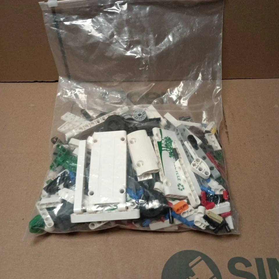 ASSORTED CONSTRUCTION BRICKS IN CLEAR POLY BAG (LEGO-COMPATIBLE)