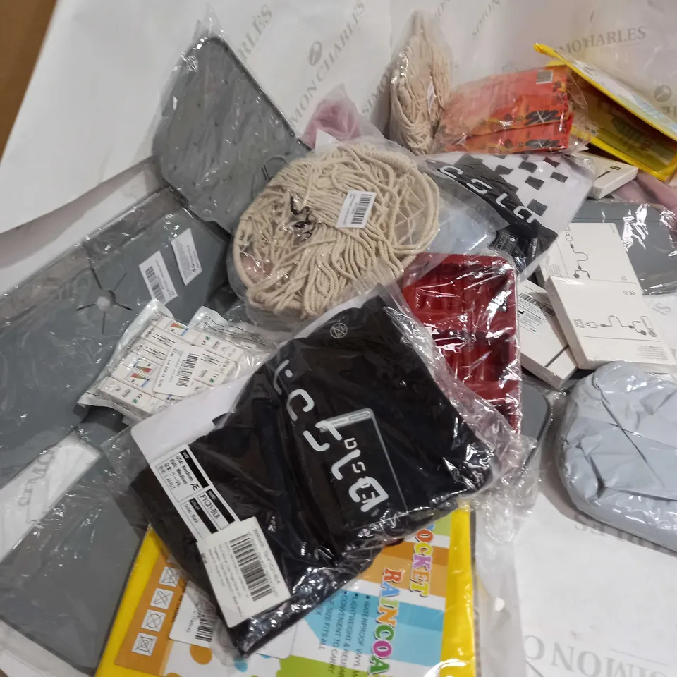 LOT OF 30 HOUSEHOLD ITEMS TOO INCLUDE CHARGERS TOWELS AND SOAP HOLDERS 