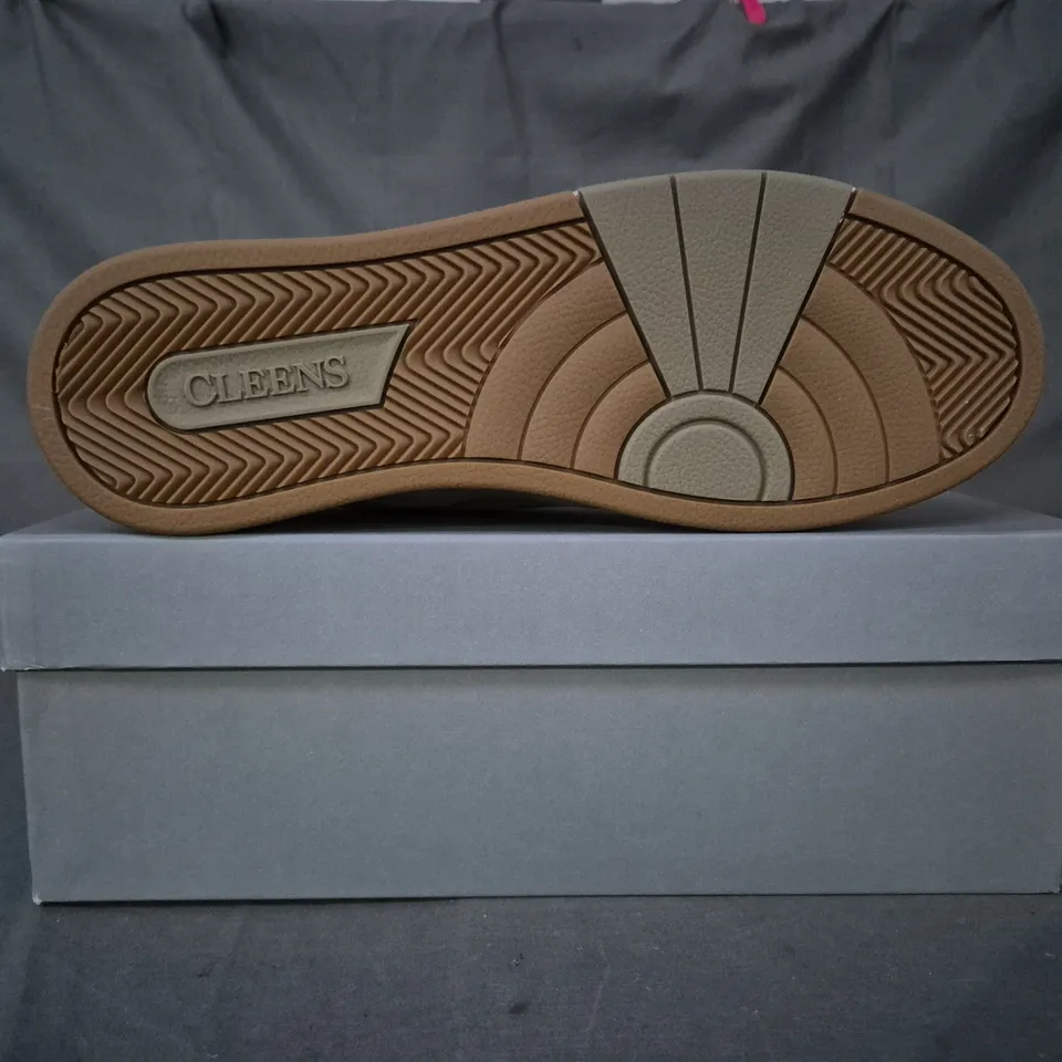 BOXED PAIR OF CLEENS SHOES IN SAND UK SIZE 12