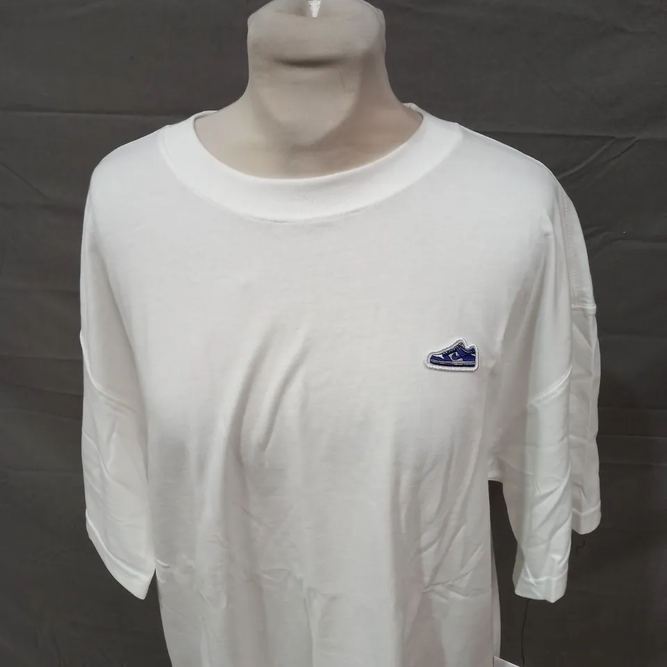 NIKE LOGO CASUAL T-SHIRT SIZE M 