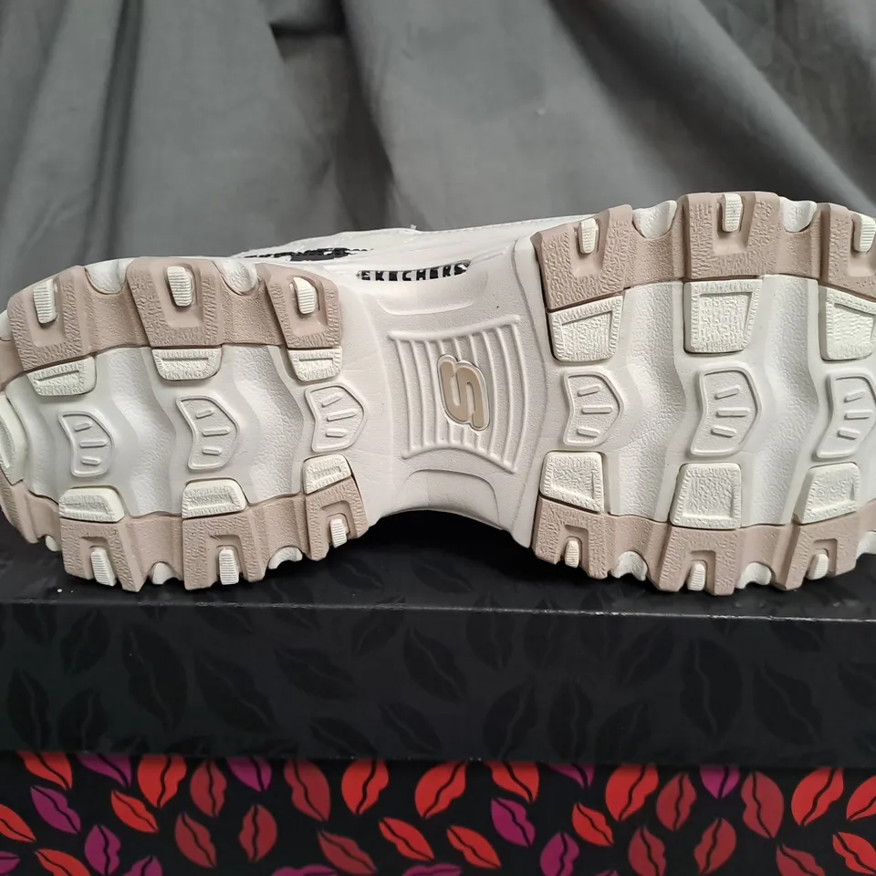 BOXED PAIR OF SKECHERS TRAINERS IN TAUPE SIZE 6