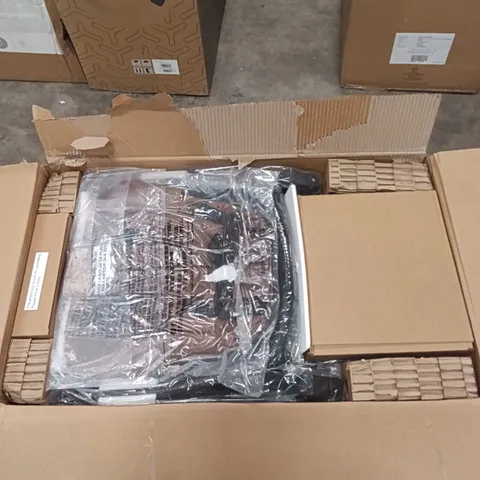 BOXED SILVER CROSS COVE - CHASSIS, SEAT, CARRYCOT & ACCESSORIES