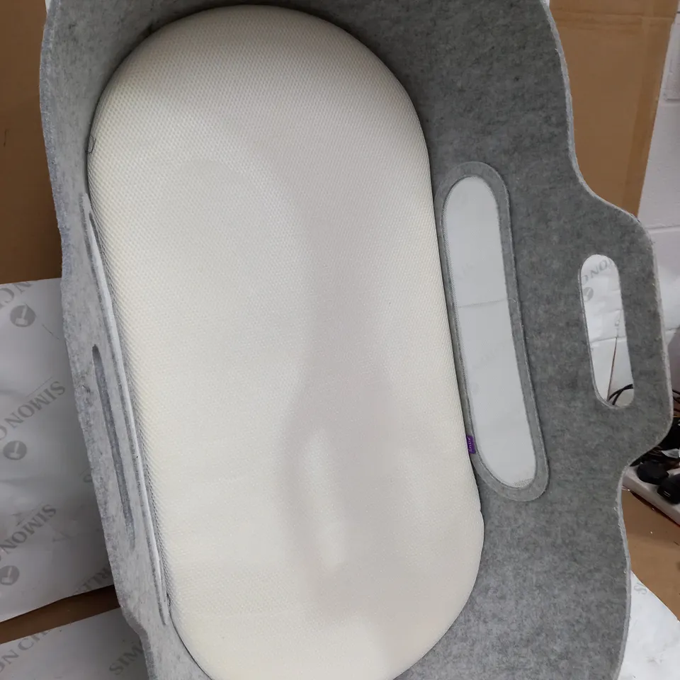 SNUZ SNUZBASKIT MOSES BASKET & GREY STAND SET - LIGHT GREY RRP £99.99