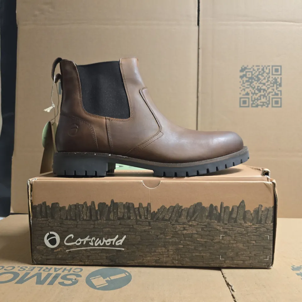 BOXED PAIR OF COTSWOLD BODICOTE ANKLE BOOTS IN BROWN SIZE UK 12