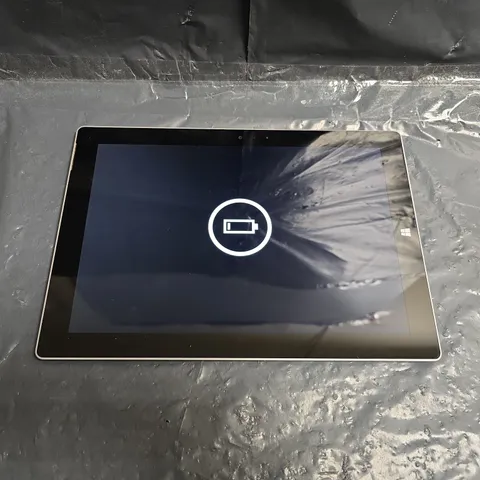 MICROSOFT SURFACE TABLET – SILVER 