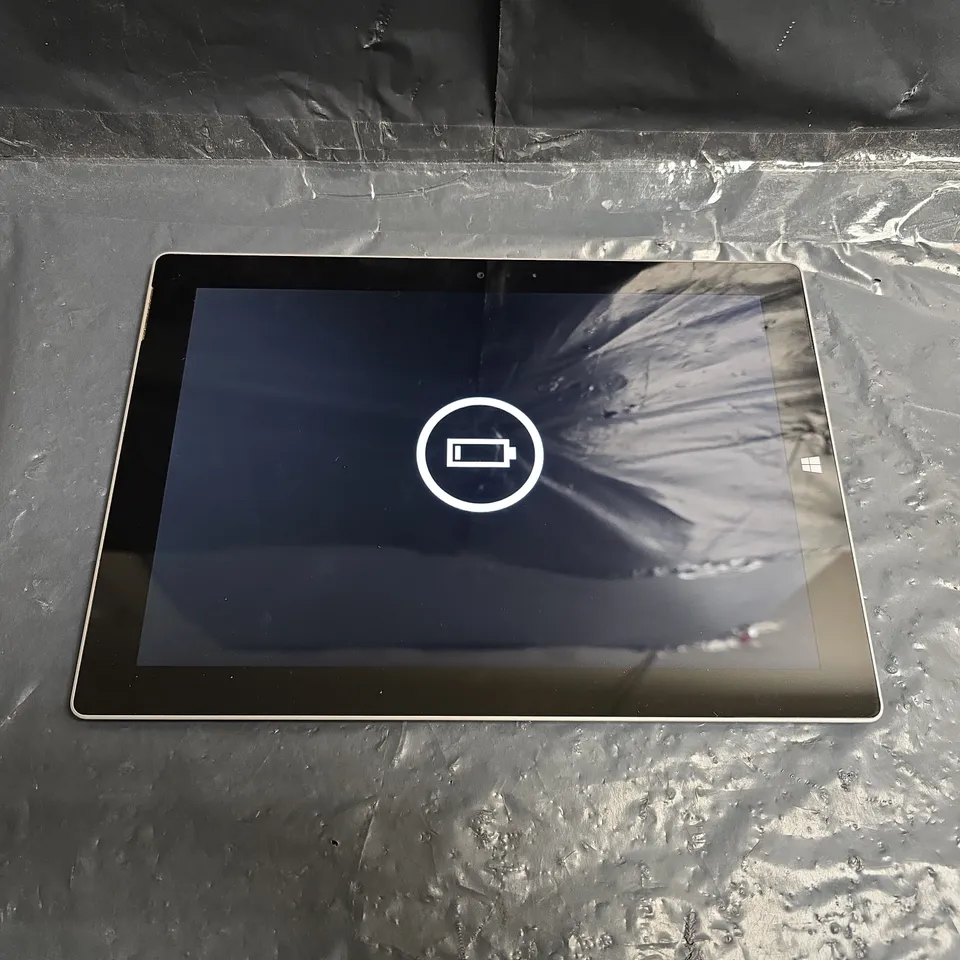 MICROSOFT SURFACE TABLET – SILVER 