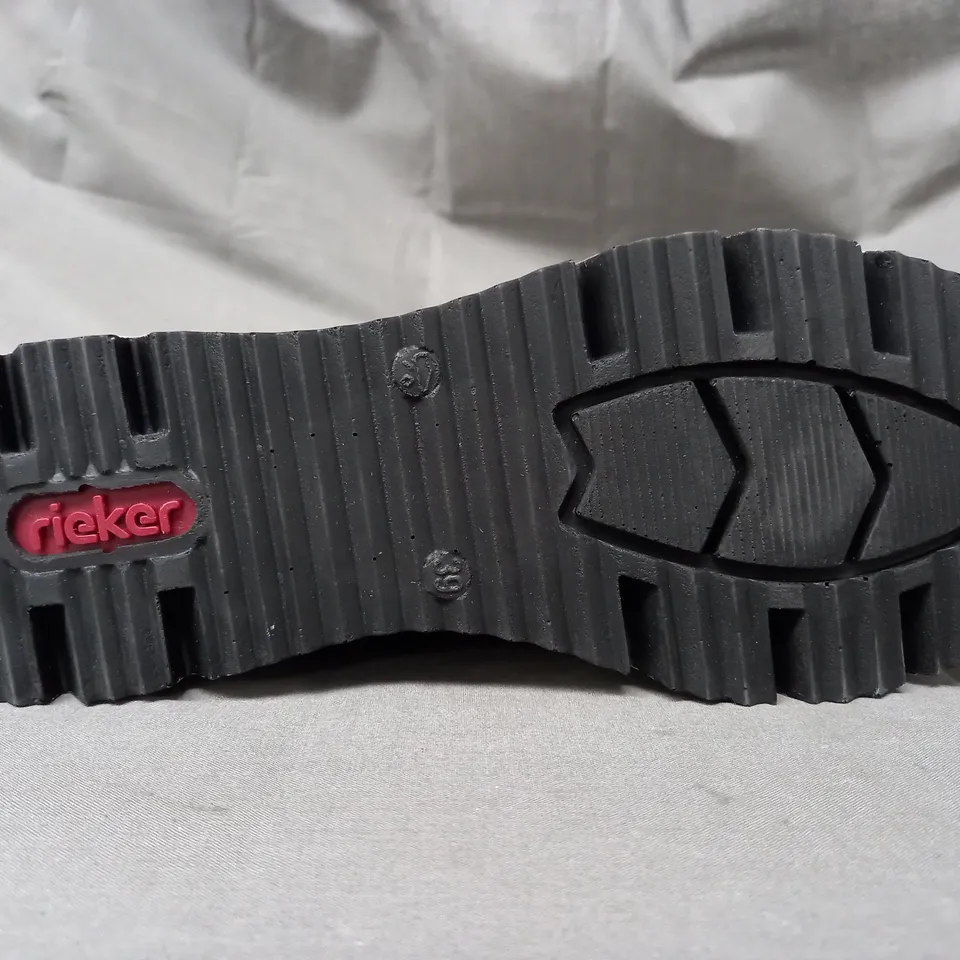 BOXED PAIR OF RIEKER HI-TOP TRAINERS IN BLUE SIZE 6