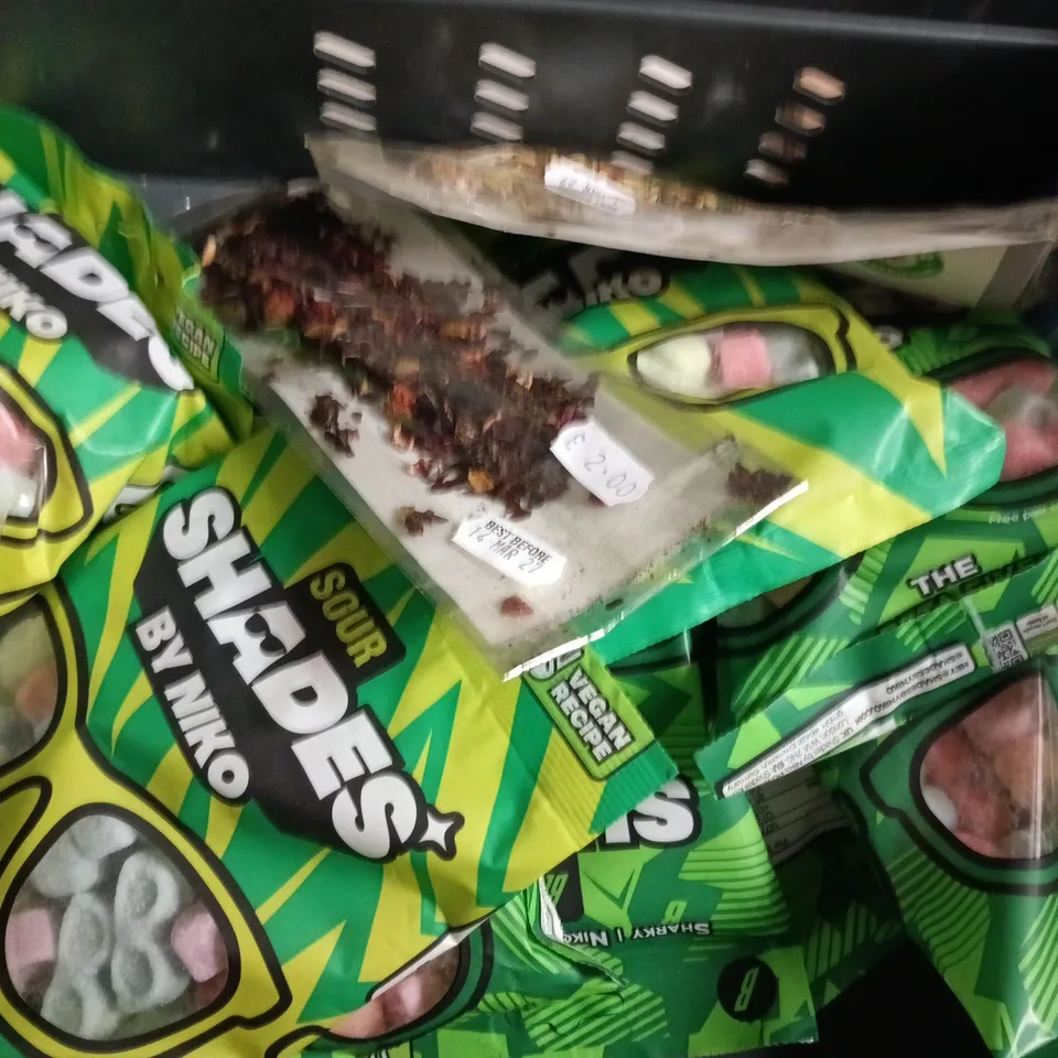 APPROXIMATELY 10 ASSORTED FOOD AND DRINK ITEMS TO INCLUDE VIMTO, SOUR SHADES, APTAMIL, ETC