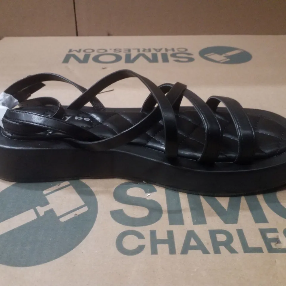 BOX CONTAINING APPROXIMATELY 6 PAIRS OF BRAND NEW SIMPLY BE BLACK PHOEBE WIDE SANDALS - SIZE 7