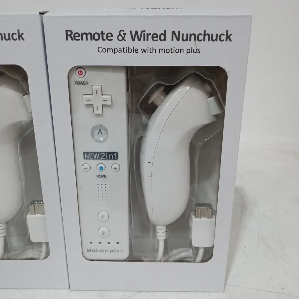 PAIR OF REMOTE & WIRD NUNCHUK CONTROLLERS