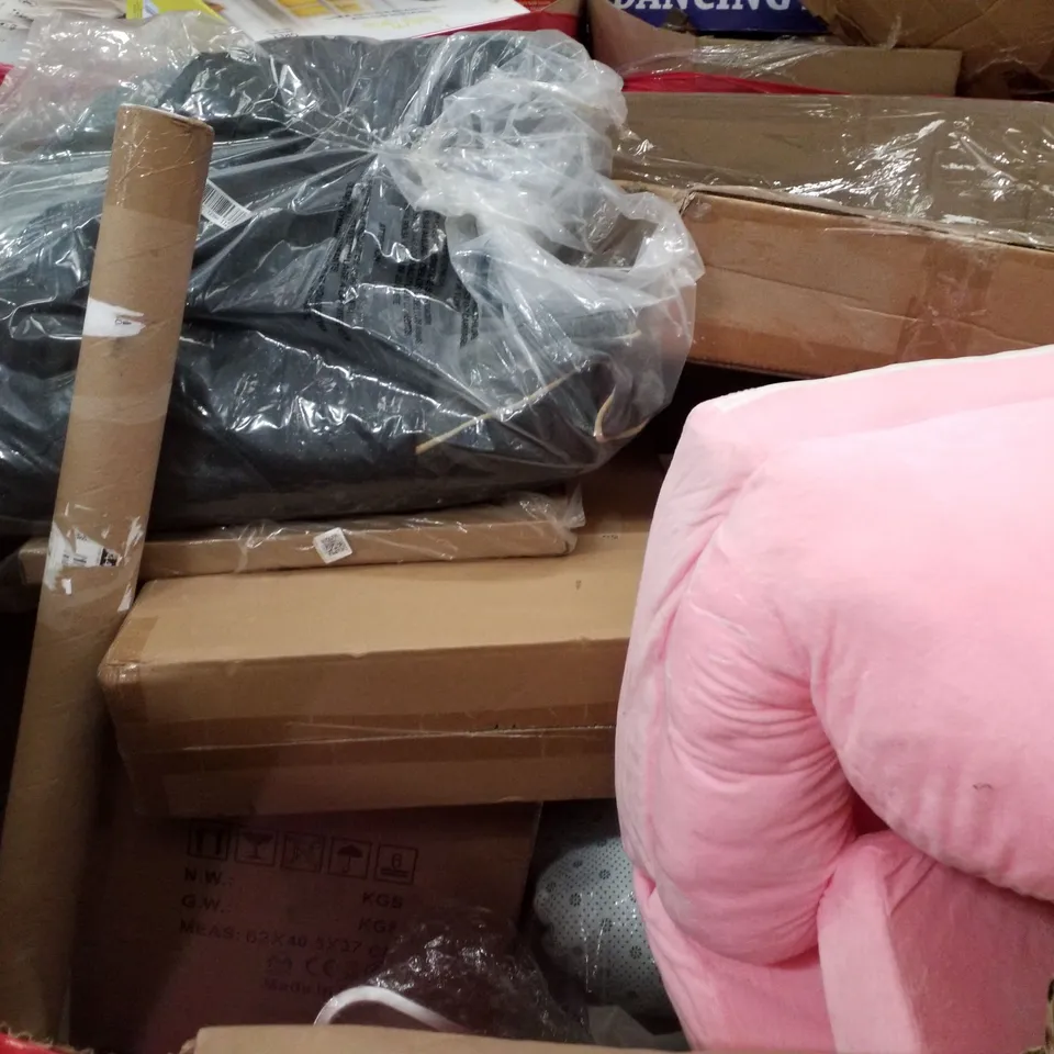 PALLET OF ASSORTED HOUSEHOLD GOODS TO INCLUDE CUSHIONS, SHOE RACKS AND SIDE TABLES ECT