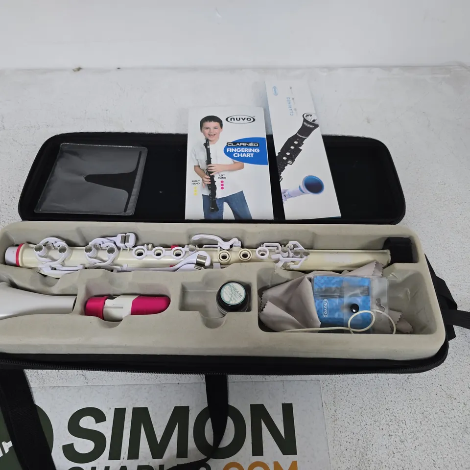 NUVO CLARINÉO BEGINNER WIND INSTRUMENT SET – CASE WITH ACCESSORIES