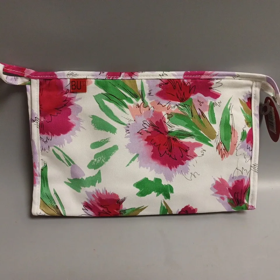 APPROXIMATELY 14 ASSORTED BAGS UNLIMITED COSMETICS BAG 