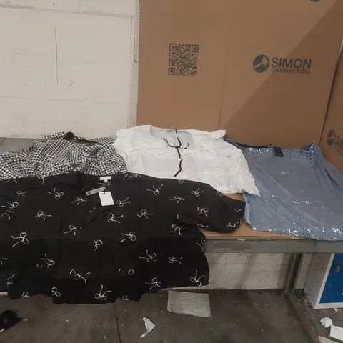 PALLET CONTAINING APPROXIMATELY 600x BRAND NEW ASSORTED DESIGNER CLOTHING ITEMS