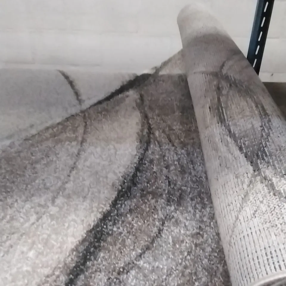 BOXED 160 X 230CM GREY RUG 