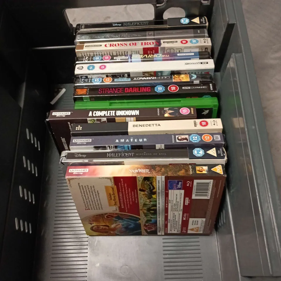 APPROXIMATELY 12 ASSORTED DVDS TO INCLUDE THE AMATEUR, MALEFICENT, SNOW WHITE, A COMPLETE UNKNOWN, BENEDETTA ETC