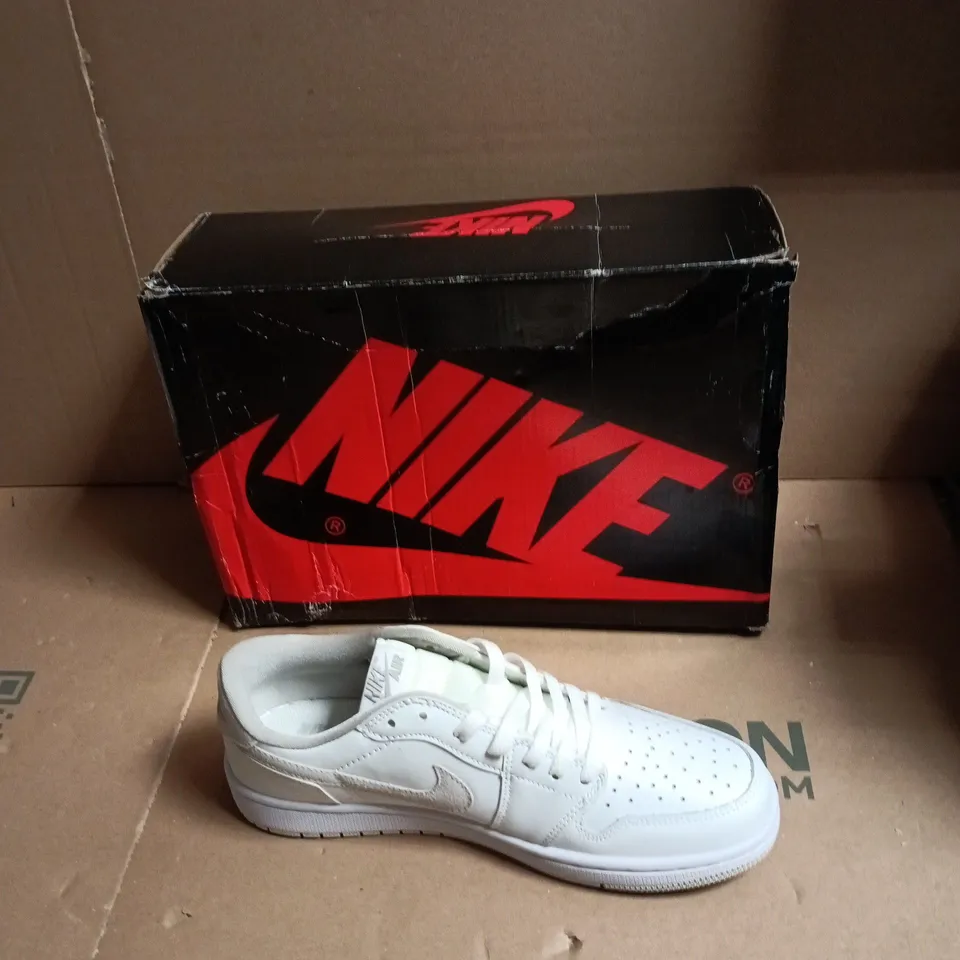 BOXED NIKE AIR JORDAN 1 LOW TRAINERS - SIZE UK 7