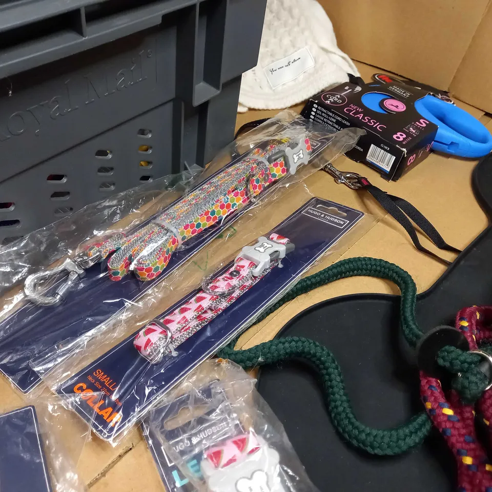 LOT OF APPROX 10 ASSORTED HOUSEHOLD/PET RELATED ITEMS TO INCLUDE: DOG LEADS, DOG COLLAR, DOG DISH MAT