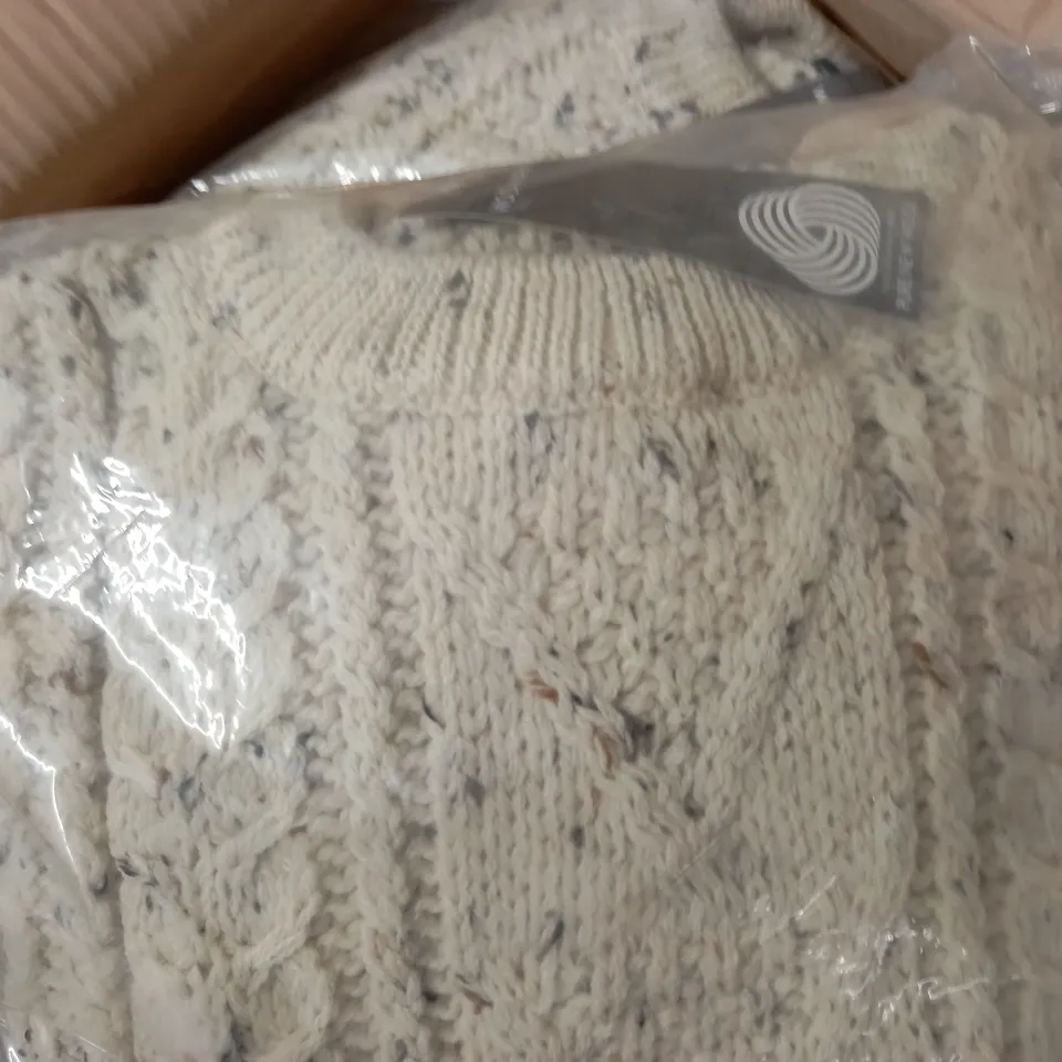 LOT OF APPROXIMATELY 10 AS NEW PURE NEW WOOL KNITTED CREW JUMPERS IN ECRU - ALL L
