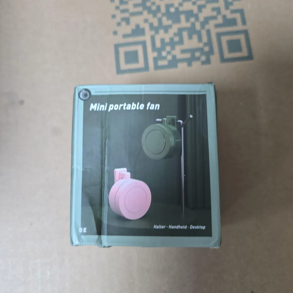 TOTE OF APPROXIMATELY 15 ASSORTED ITEMS TO INCLUDE: MINI PORTABLE FAN 