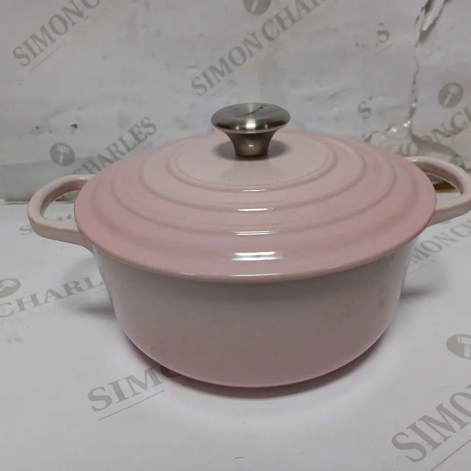 LE CREUSET SIGNATURE ENAMELLED CAST IRON ROUND CASSEROLE DISH WITH LID, 20 CM, 2.4 LITRE, SHELL PINK
