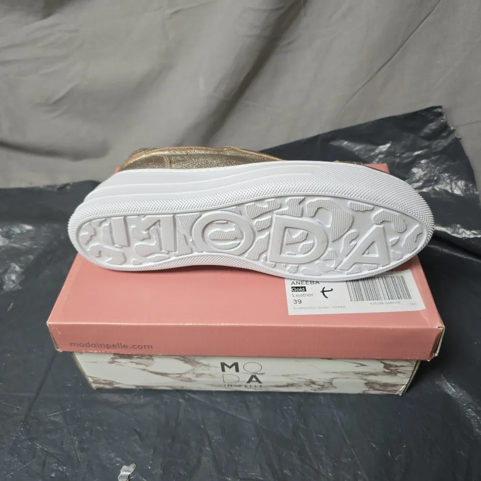 MODA IN PELLE GOLD LEATHER TRAINERS – UK 6 (EU 39)