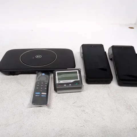 TOTE OF APPROXIMATELY 15 ASSORTED ITEMS TO INCLUDE BT ROUTER, INGENICO CARD READER, SAS BEEPER, REMOTE CONTROL ETC