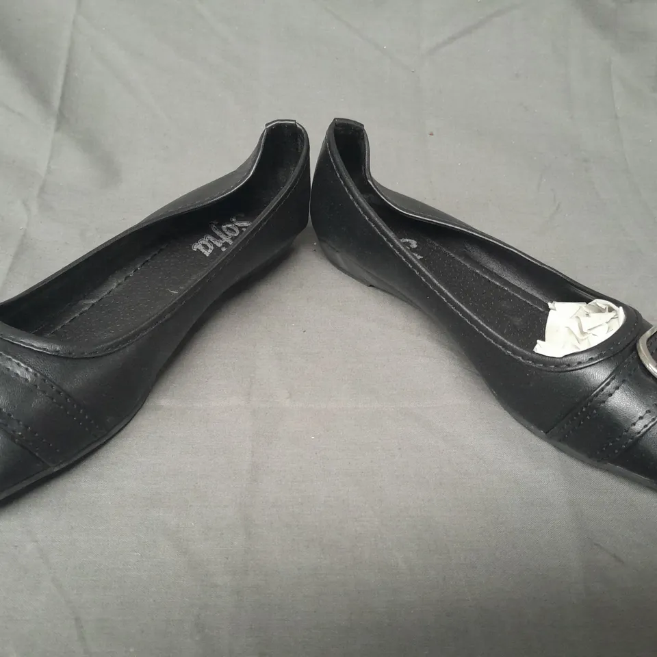 BOXED PAIR OF SOFIA PEEP TOE SLIP-ON SHOES IN BLACK EU SIZE 36