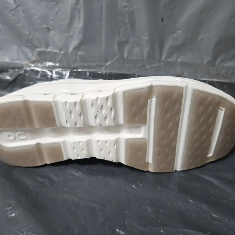 UNBOXED PAIR OF ON CLOUDLEAP TRAINERS IN WHITE - UK Y5
