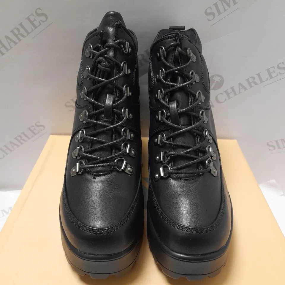 KOI BOA V2 BLACK HIKING BOOTS - SIZE 6