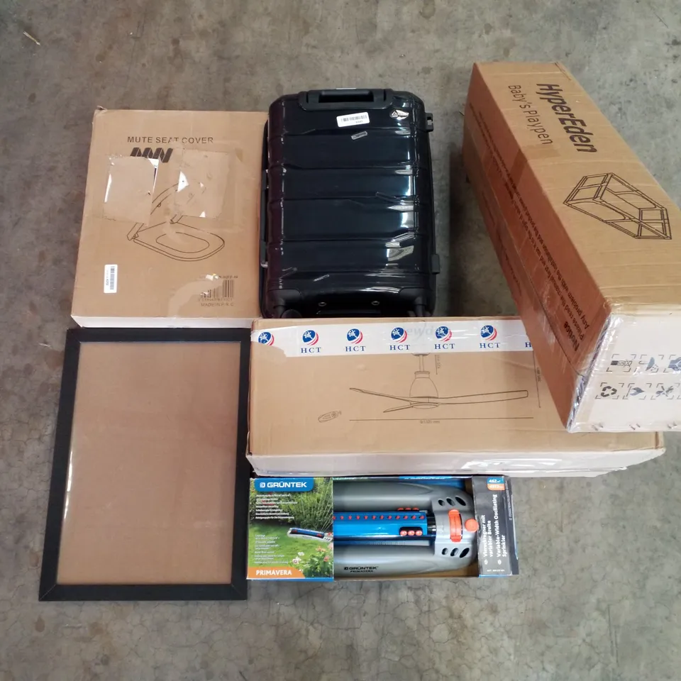 PALLET OF ASSORTED PRODUCTS INCLUDING TOILET SEAT, BABYS PLAYPEN, GARDEN SPRINKLER, PICTURE FRAME, CEILING FAN, CARRYON SUITCASE