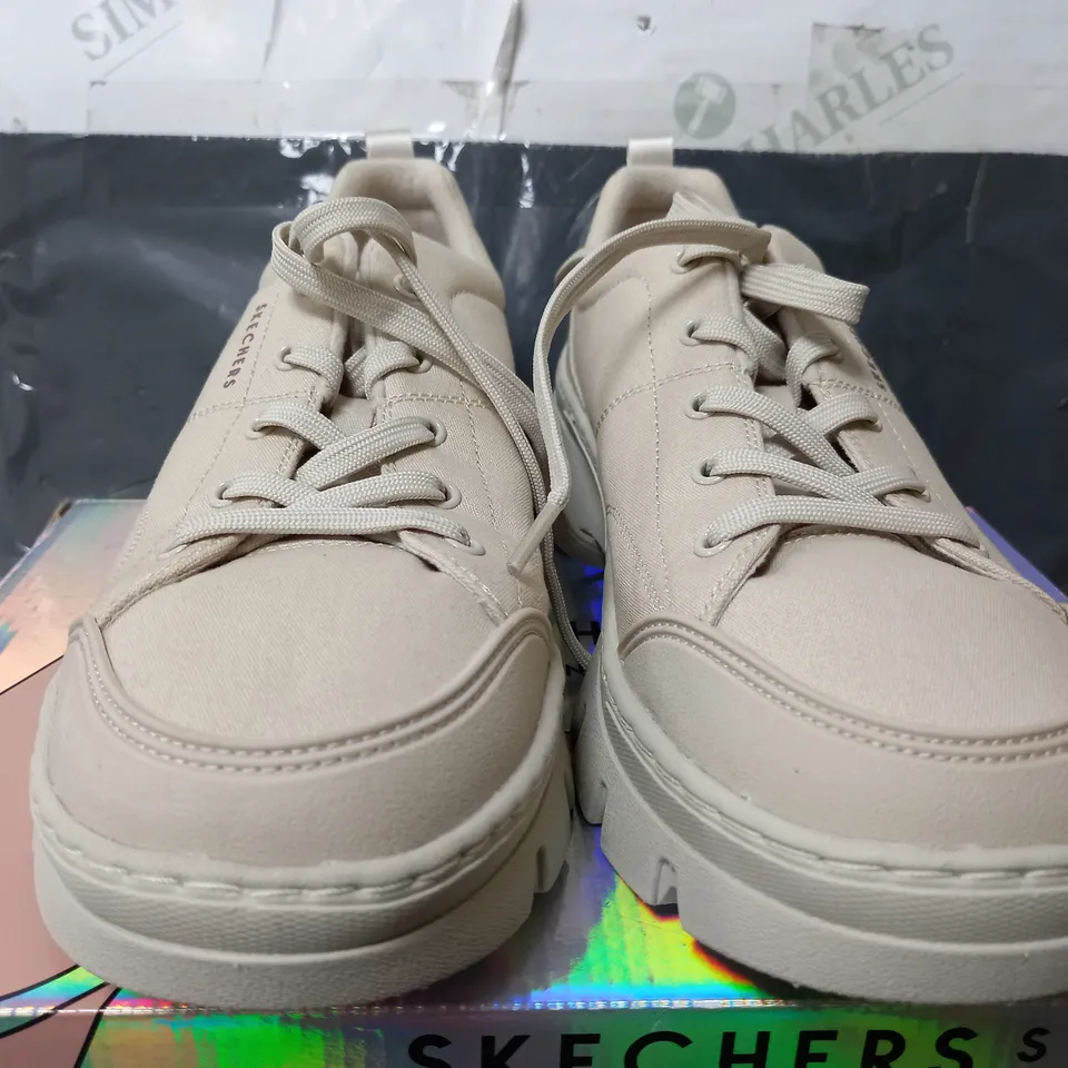 SKECHERS STREET LACE UP TRAINERS IN FADED WHITE - UK 7