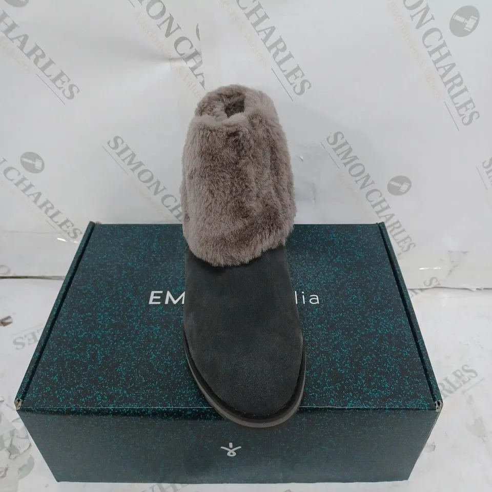EMU AUSTRALIA OXLEY FUR CUFF ANKLE BOOTS, DARK GREY - SIZE 6
