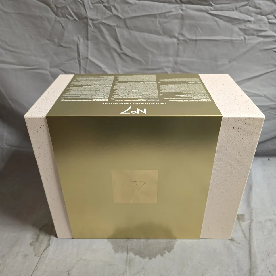 NO7 THE ULTIMATE BEAUTY ADVENT CALENDAR 