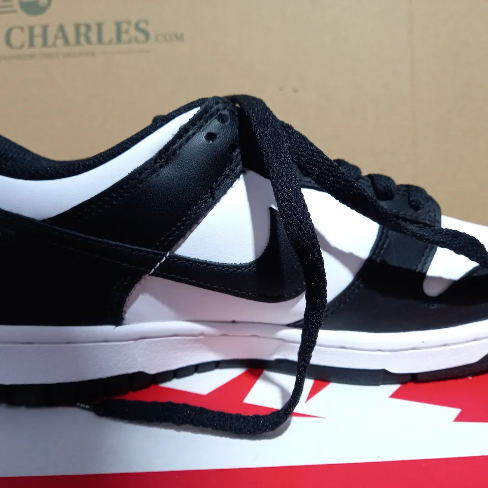 NIKE CW1590-100 DUNK LOW GS TRAINERS - SIZE 5.5