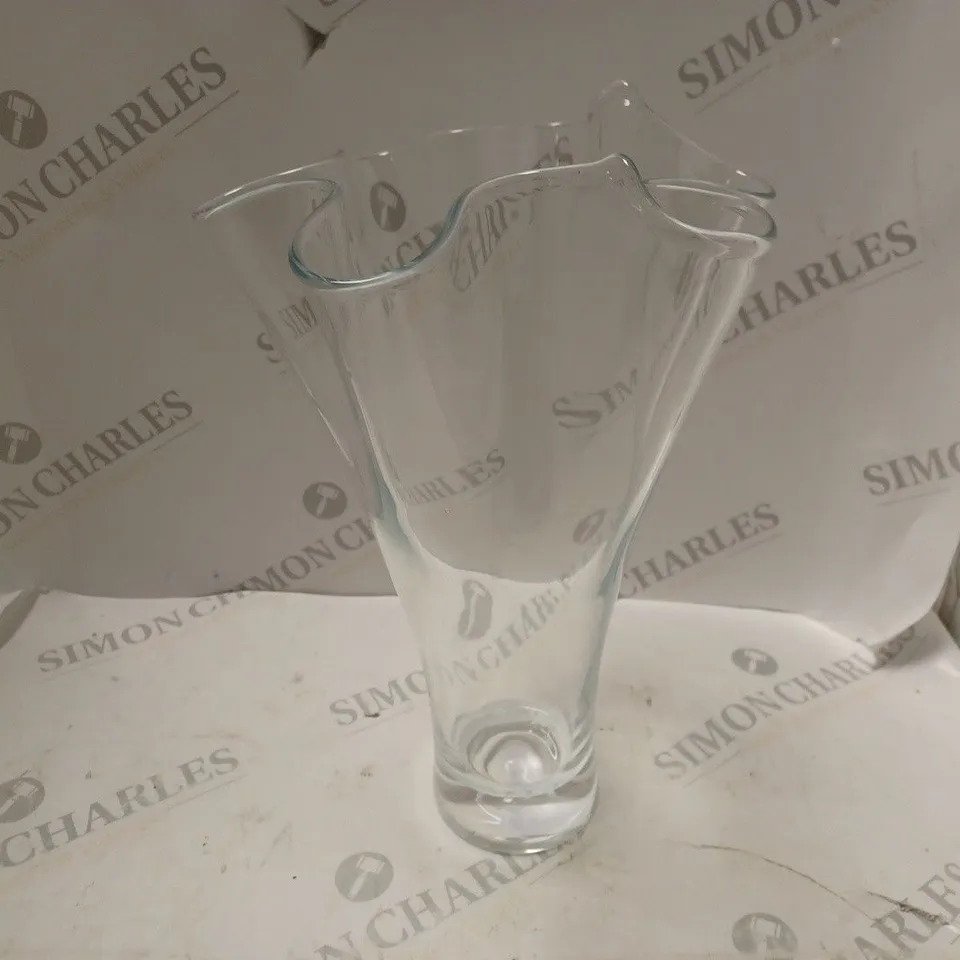BIBA HANDKERCHF VASE CLEAR