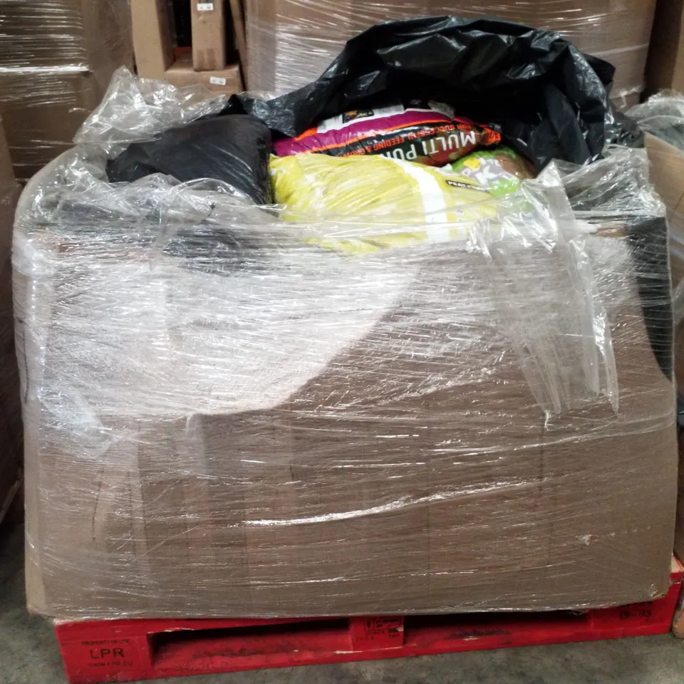 PALLET CONTAINING LARGE QUANTITY OF ASSORTED COMPOST