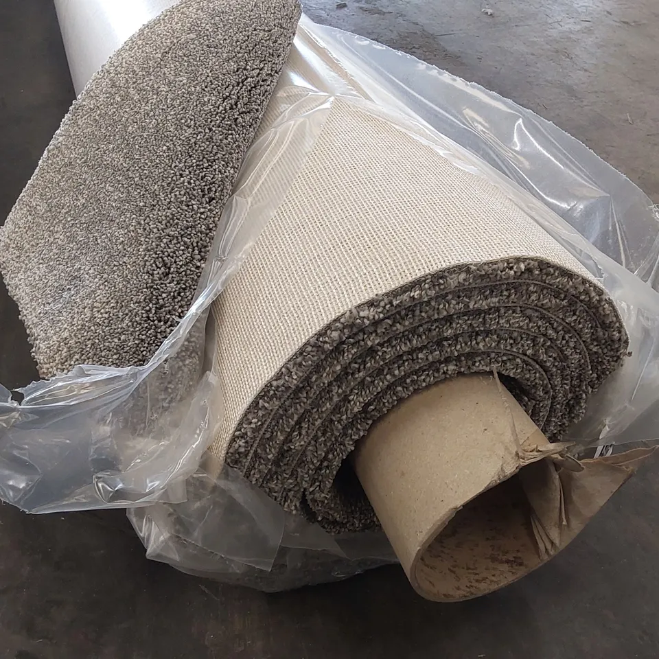 ROLL OF QUALITY ULTIMATE EXPRESSIONS PEWTER CARPET // SIZE: 5 X 4.09m