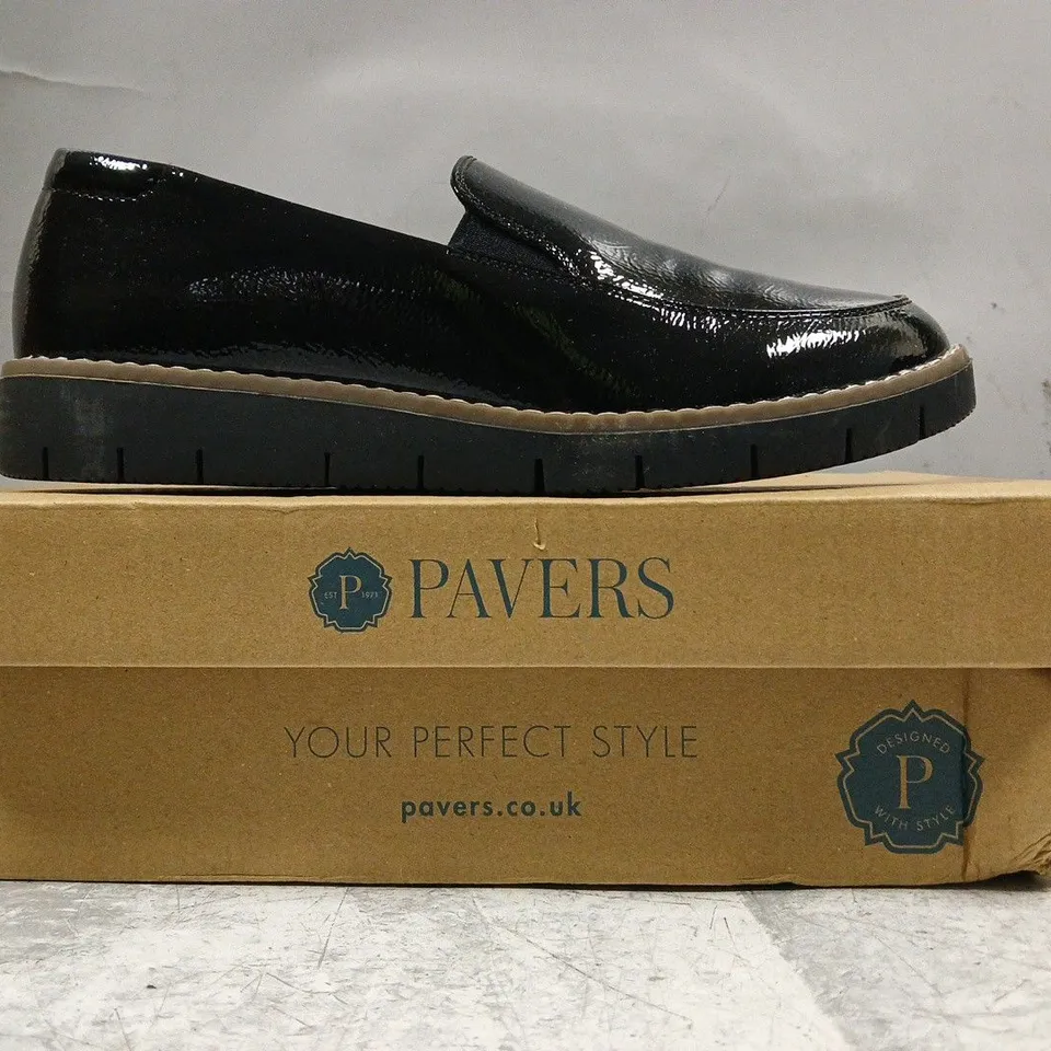 BOXED PAIR OF PAVERS SLIP-ON SHOES IN GLOSSY BLACK SIZE UK 7
